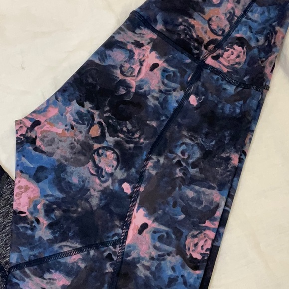 Lululemon Athletica Cycle Leggings | Size 6 | Mesh Bottom | Padded Butt | NWOT - Picture 9 of 9